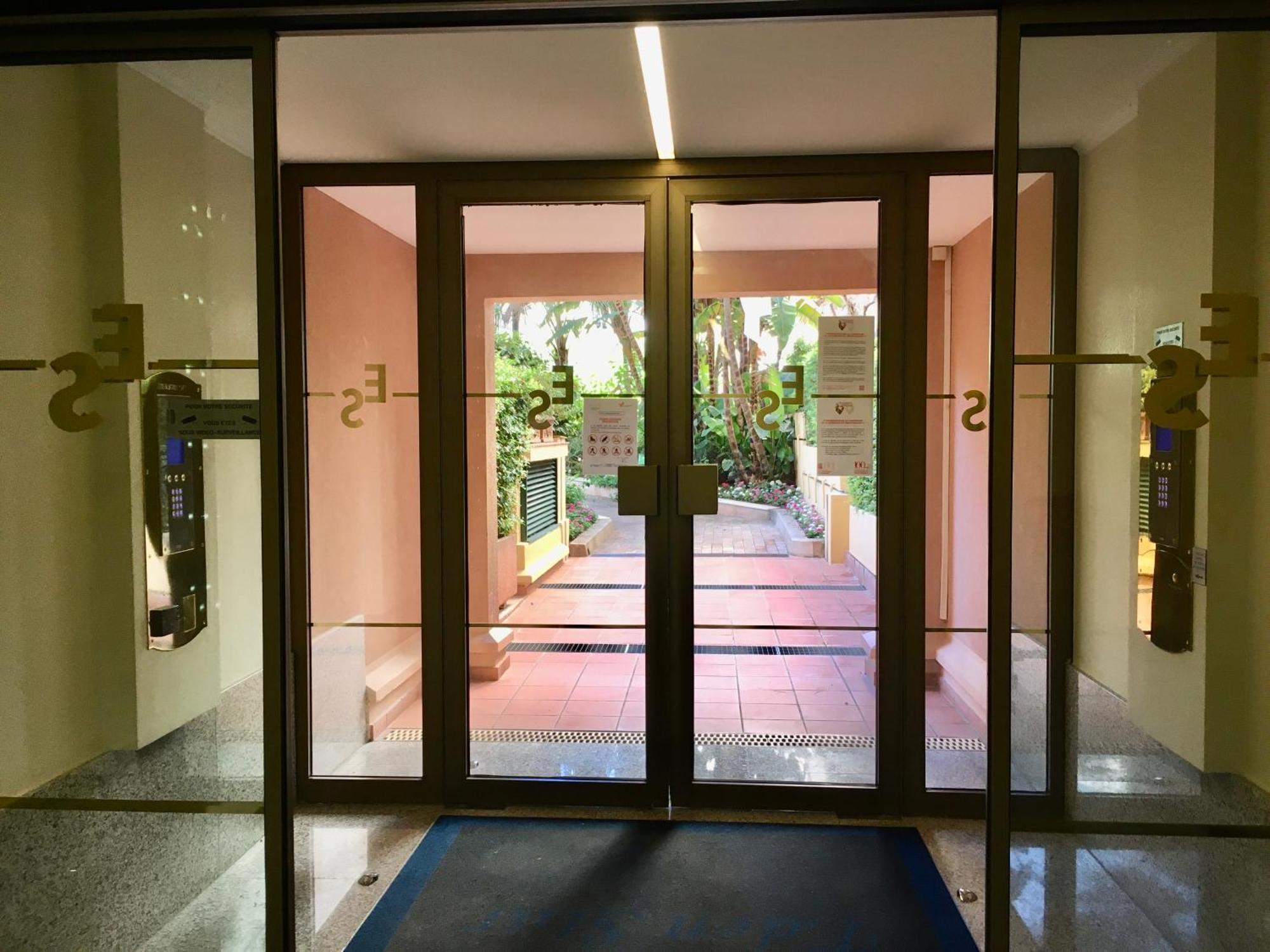 Monaco, Elegant & Quiet Renovated Apartment, In Fontvieille District, With Terrace & Pool, 15Min Walk To F1 Grand Prix Esterno foto